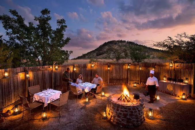 Safari, bush walk & traditional bush dinner